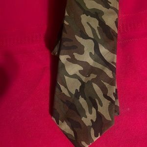 Neumann Marcus silk camouflage tie brown tan back